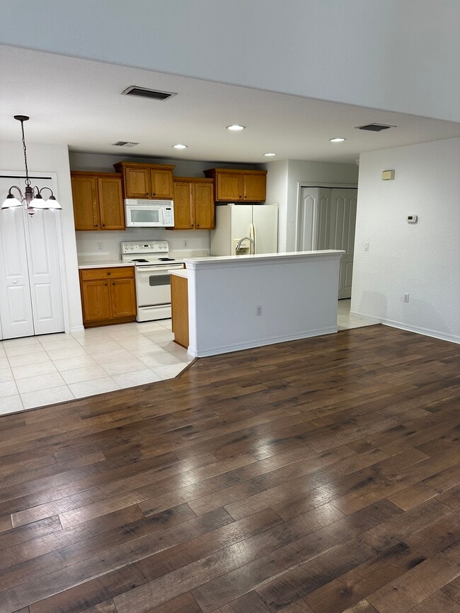 Photo - 7093 Chatum Light Run