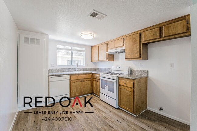 Building Photo - 4745 W 173rd St Unit 204