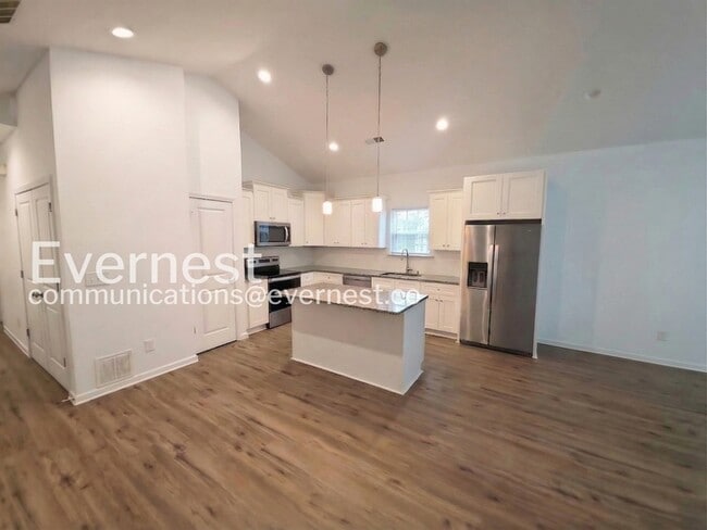 Photo - 225 Tanner St