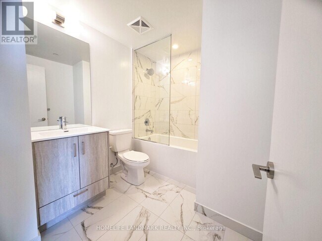 Photo - 180 Front St E Unit 3915