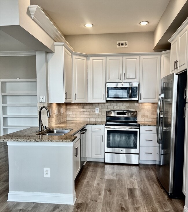 Building Photo - 5353 Memorial Dr Unit 1044