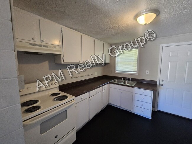 Building Photo - 2 bedroom apartment - 50% off first month!