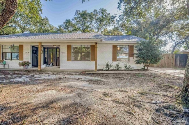 Building Photo - 207 McClure Dr