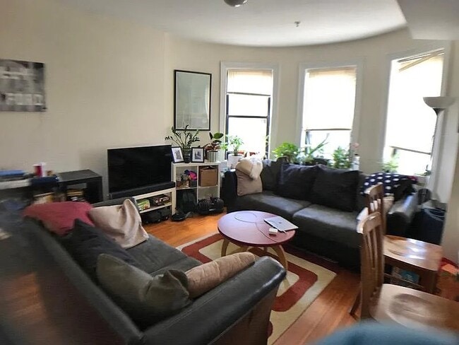 Building Photo - 881 Massachusetts Ave Unit 1