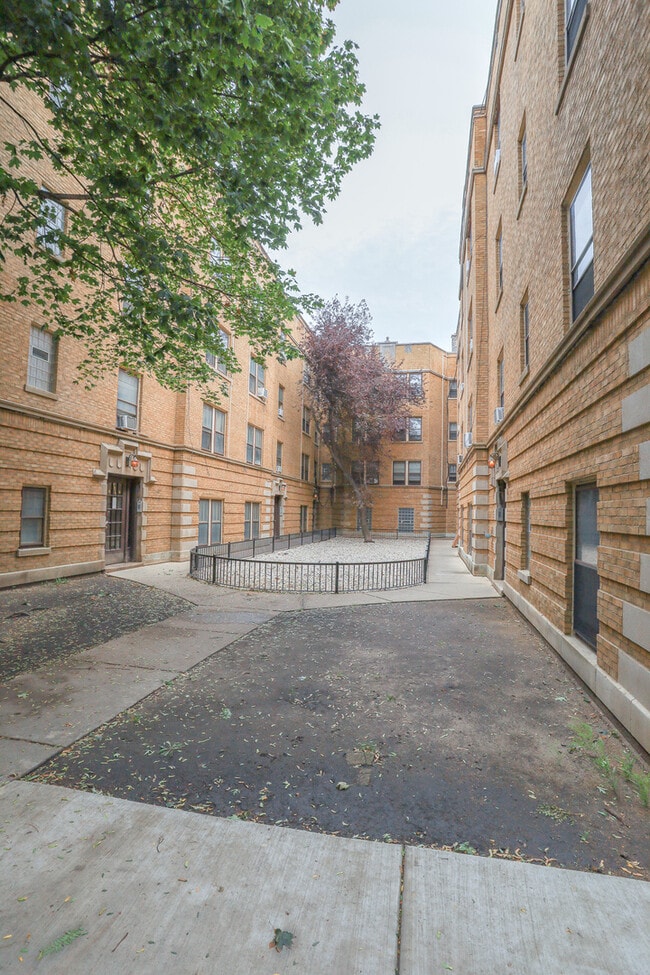Building Photo - 4909 N Glenwood Ave Unit 3A