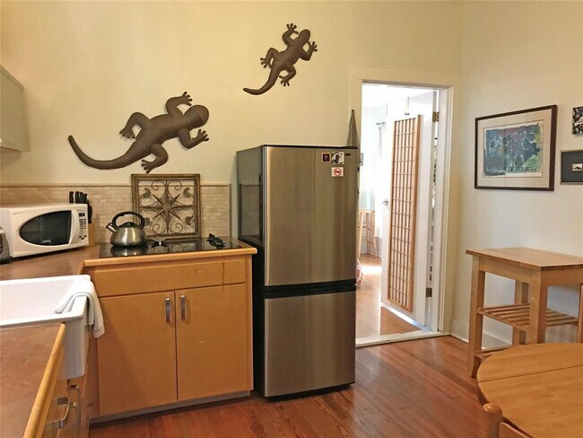 Photo - 1002 E 44th St