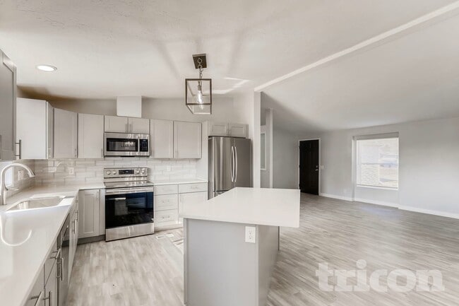 Photo - 1299 Mobile St