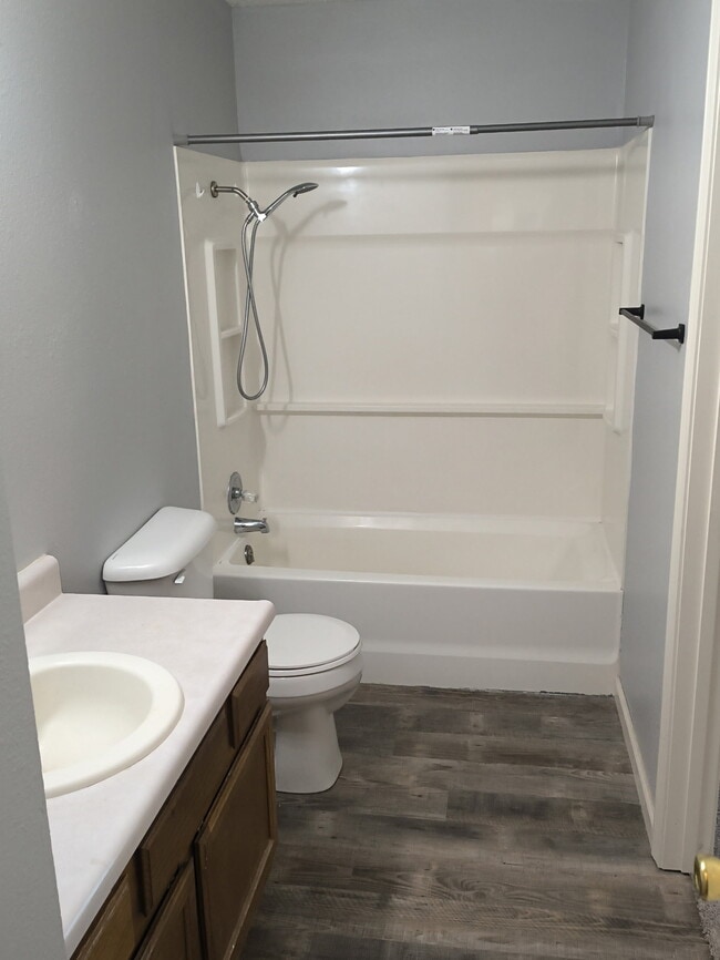 Photo - 1903 Harry Dr