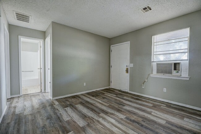 Photo - 2 bed, 1 bath apartment in noble, ok Unit 5