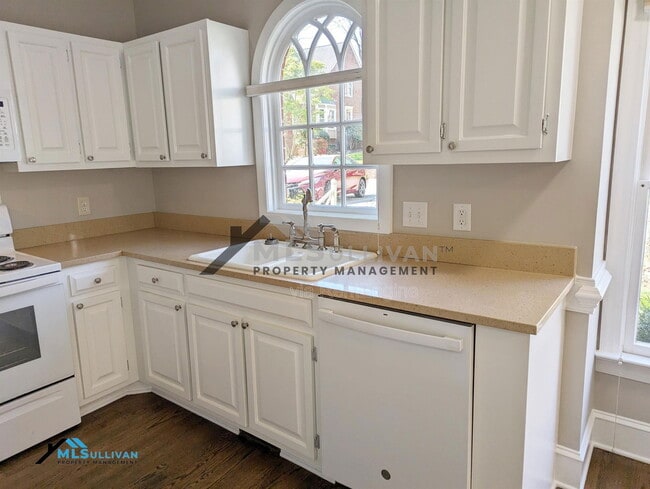 Photo - 1306 Hampshire Ct