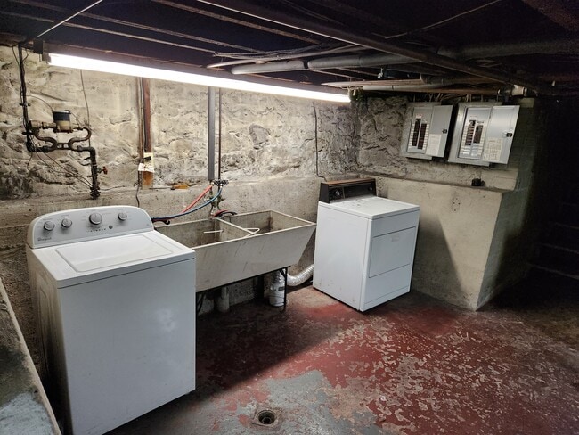 Photo - 654 W 3rd St Unit #2