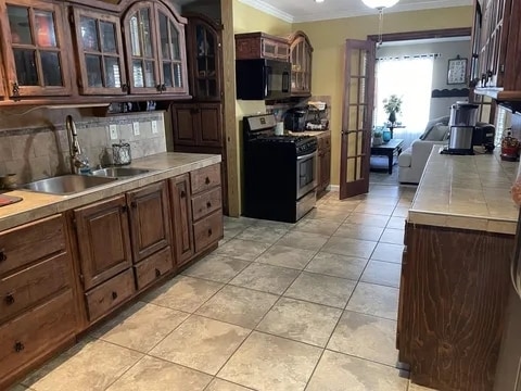 Photo - 815 W 6th St