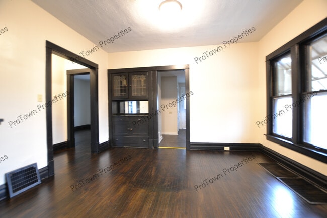 Photo - 573 Dover St