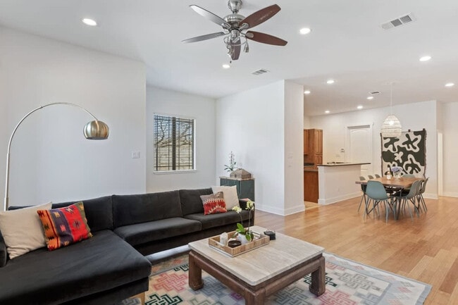 Building Photo - 1803 E 18th St Rental