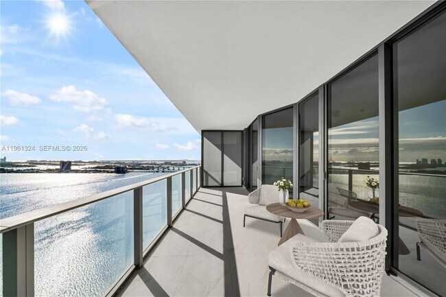 Photo - 700 NE 24th St Unidad 1902