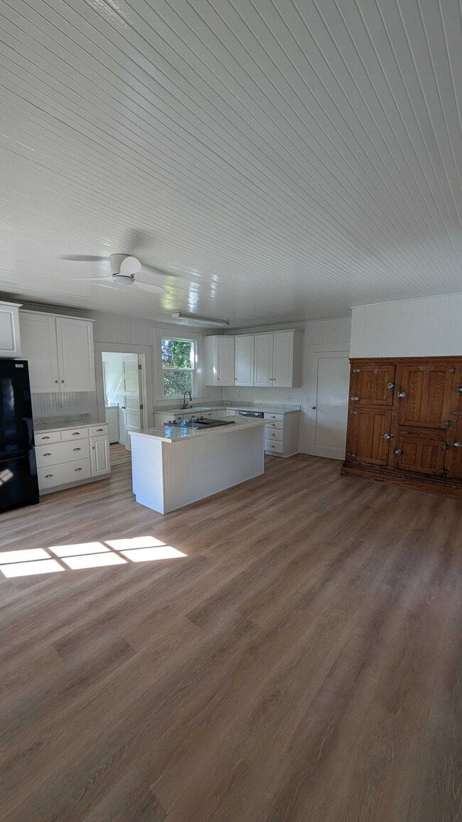 Photo - 541 Mason St