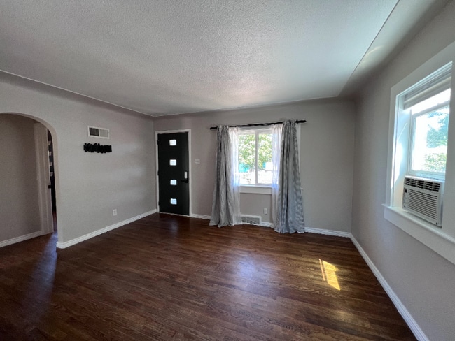 Photo - 629 Quitman St