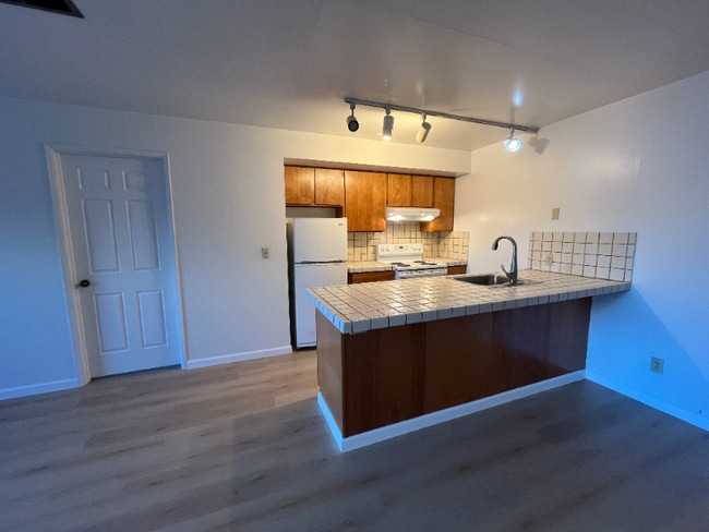 Photo - 110 Warwick St Unit B