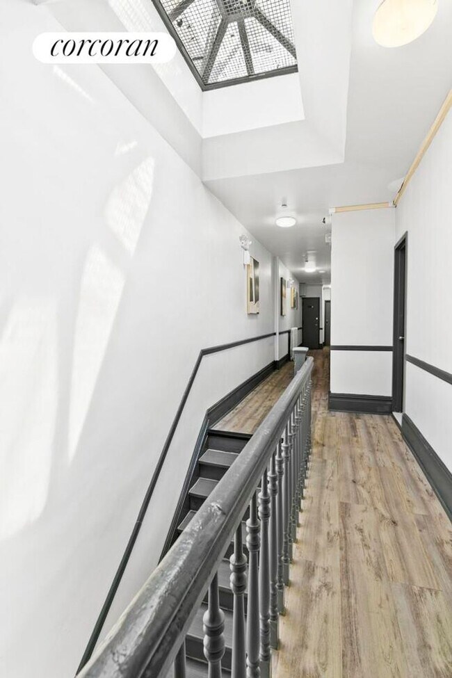 Photo - 310 W 20th St Apartamento