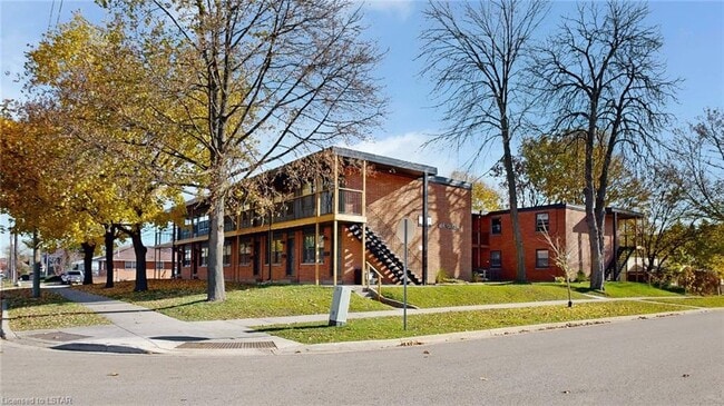 Building Photo - 186 Queen St Unit 19