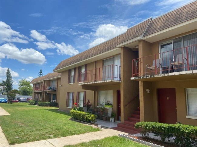 Building Photo - 925 W Oak Ridge Rd Unit 925C