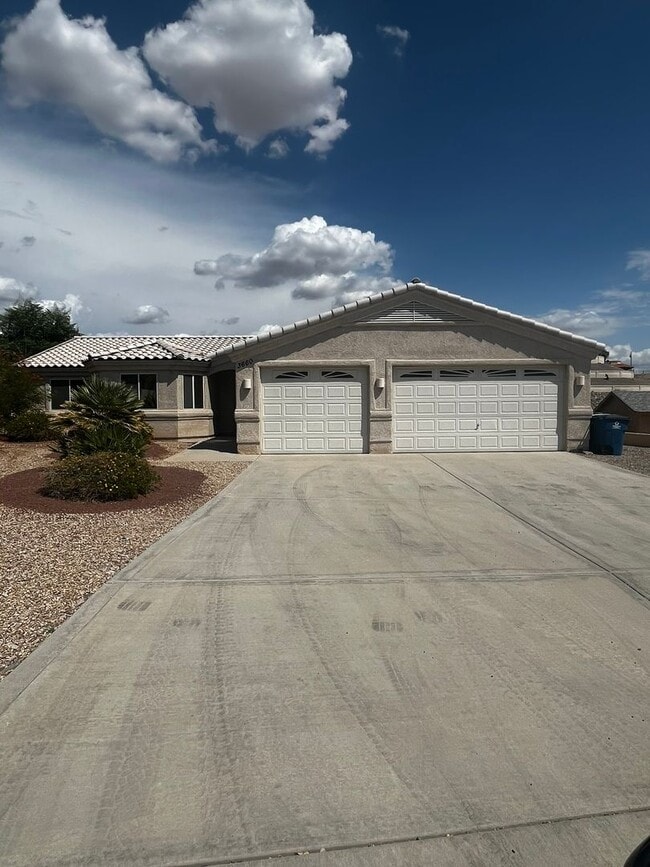 Building Photo - Pool Home with 4 Car Boat Deep Garage