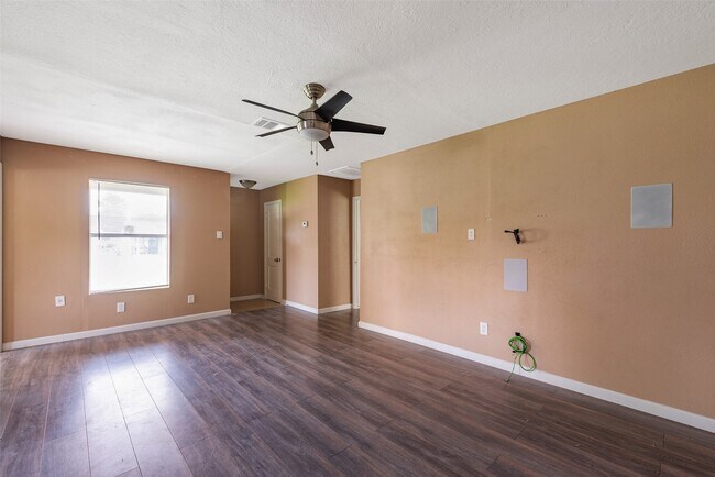 Photo - 202 Norview Dr