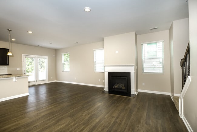 Photo - 607 Wayland Ct