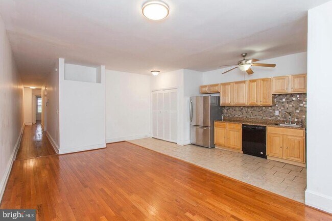 Photo - 4628 Sansom St