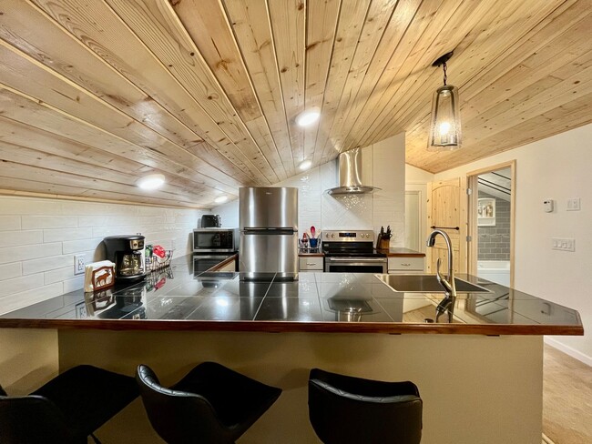 Photo - Beautiful efficiency apartment with balcony near UAF