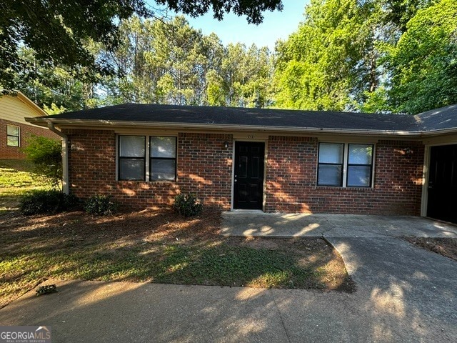 Building Photo - 121 Lake Dr