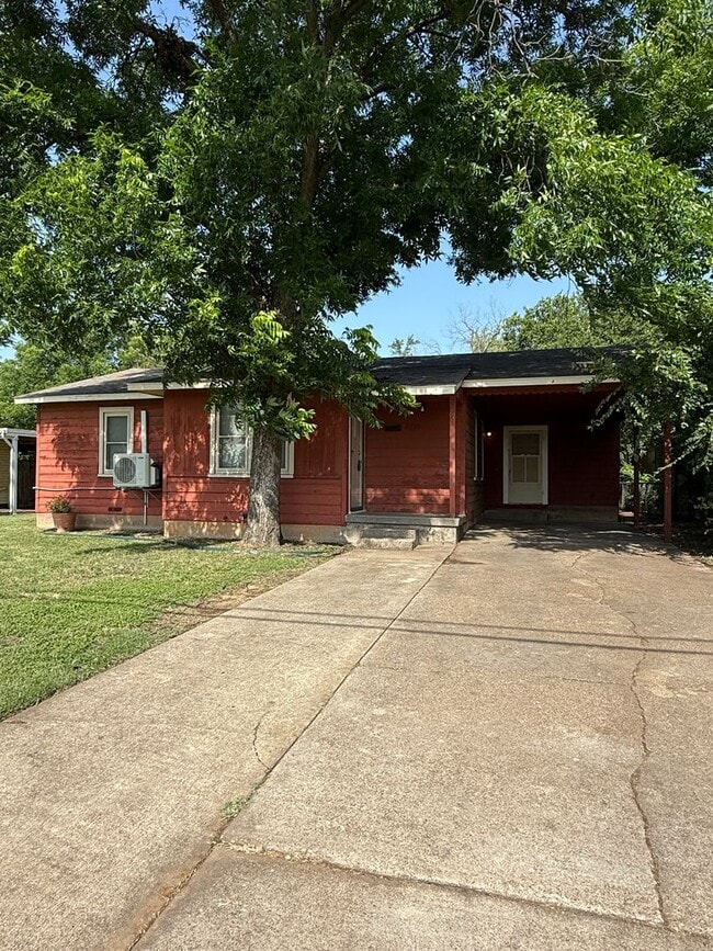 Building Photo - 3 Bedroom 2 Bath - Brook Village Rental