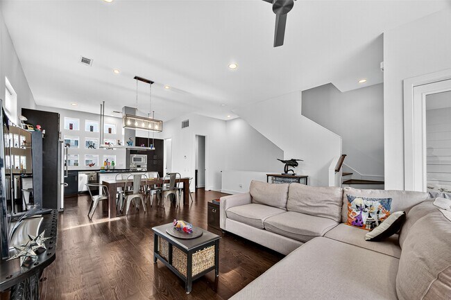 Photo - 1232 W 24th St Unidad C