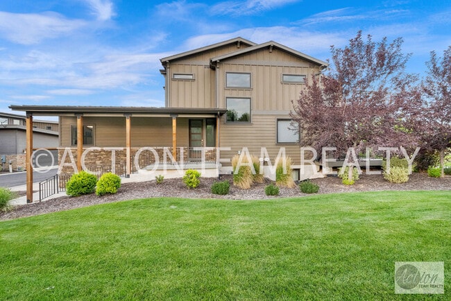 Building Photo - Beautiful Townhome in Huntsville