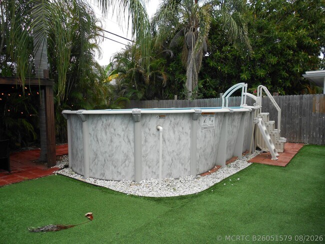 817 NW 30th Ct