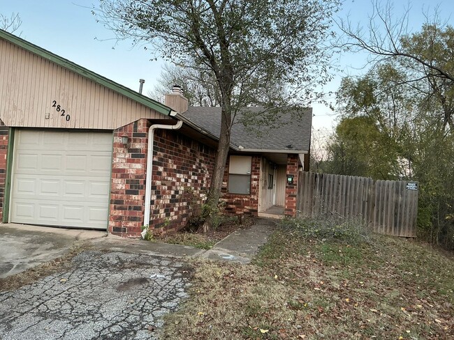 Building Photo - 2 bed, 1 bath with a 1 car garage duplex for rent in Moore near NW 27th and Shields. New Paint a...