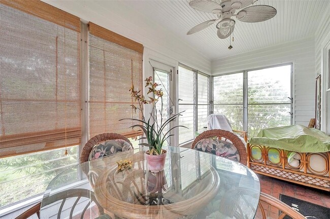 Photo - 2502 York St S