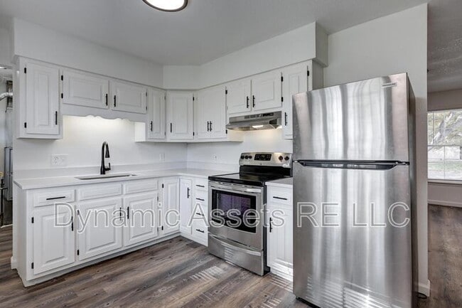 Photo - 204 E 24th St