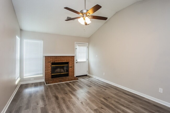 Photo - 8908 Chesham Dr