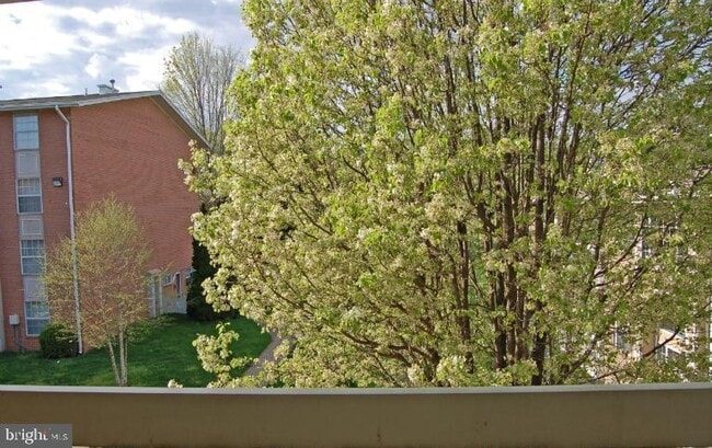 Photo - 1933 Wilson Ln Unit 301