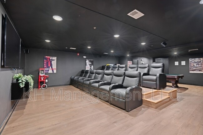 Photo - 640 Moore St