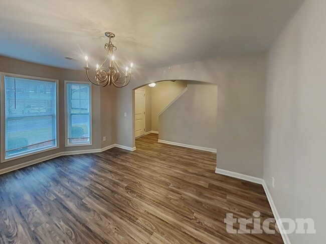 Photo - 919 Dovefield Ln
