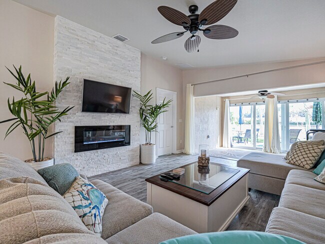 Photo - 5395 Dominica St