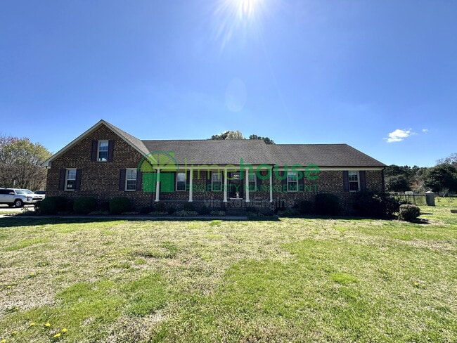 Building Photo - 700 Middle Rdg Dr