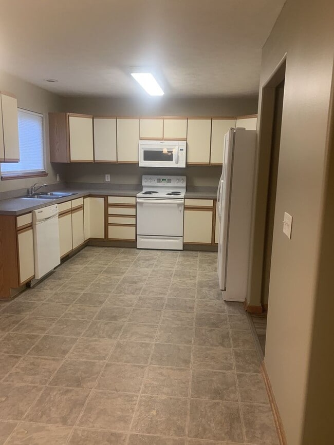 Photo - South Lincoln Townhouse with 4 bedrooms, 2 1/2 baths, and 2 stall garage.