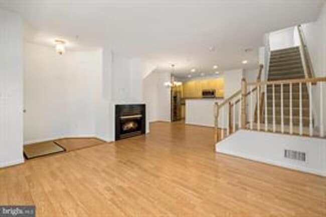 Photo - 2 LEVEL CONDO WITH 1 CAR GARAGE, DEN/LOFT ON THE BEDROOM LEVEL, VERY OPEN FLOOR Unit A