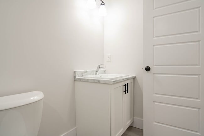 Photo - 100 Rochefort Rue Unit B