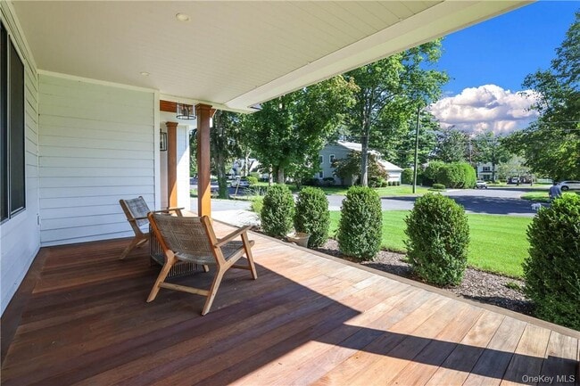 Photo - 10 Loewen Ct