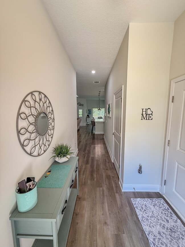 Photo - 2437 Hilton Dr