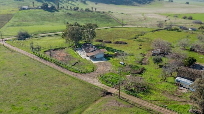 Photo - Peaceful Country Living on Thermal Road 3 ...
